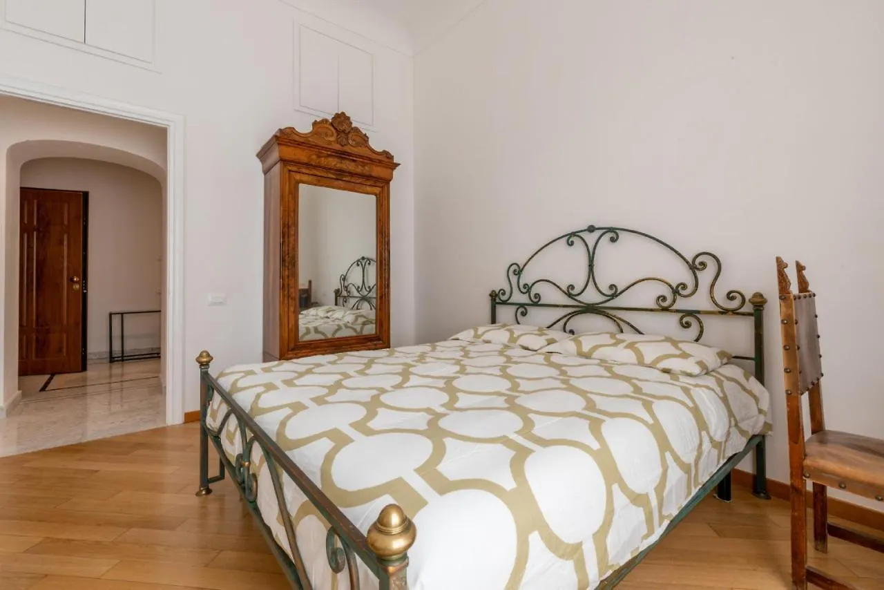 Carosi Apartment, Via Del Viminale Řím